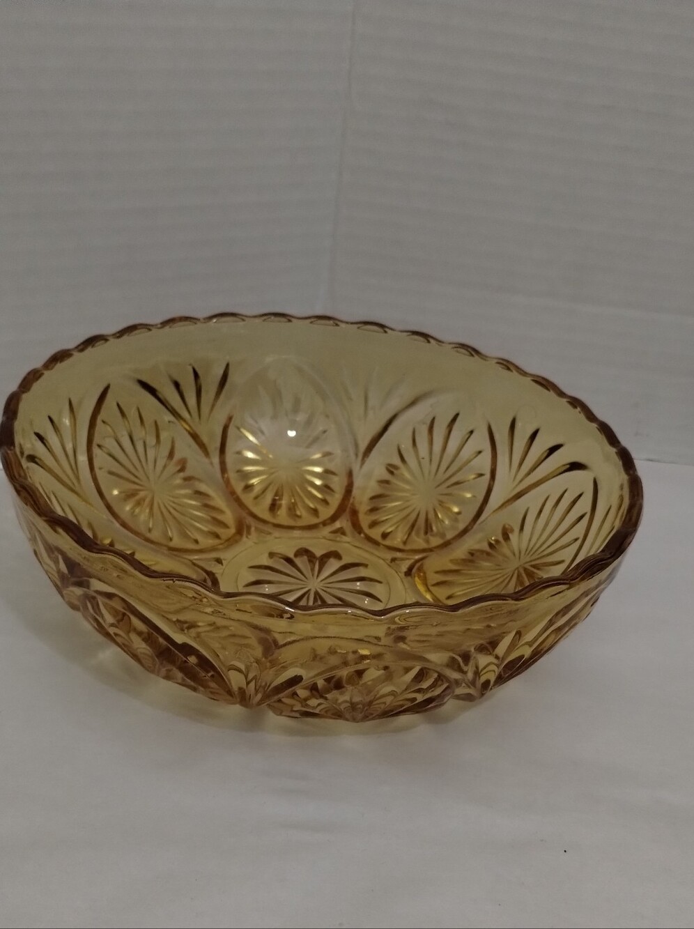 Vintage Anchor Hocking Medallion Honey Gold Amber Glass Serving Bowl 8"